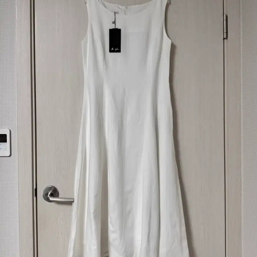 [BUNJANG] Luh White Flare Linen Long Dress (M) / (택o) 루흐 화이트 플레어 린넨 롱 원피스 (M)