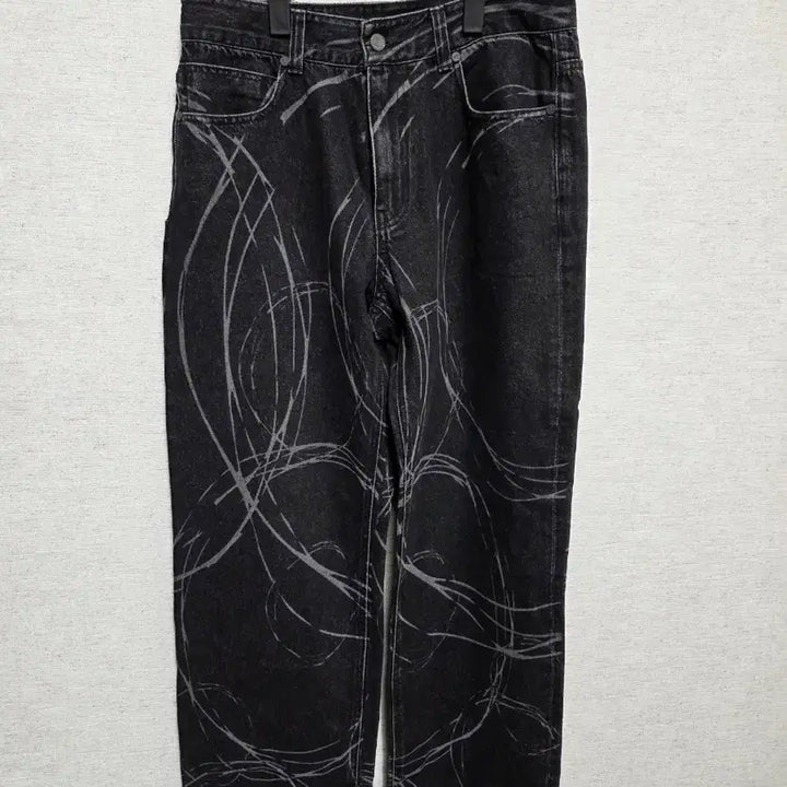 [BUNJANG] Black Washed Scratch Denim Pants / 블랙 워싱 스크래치 데님 팬츠
