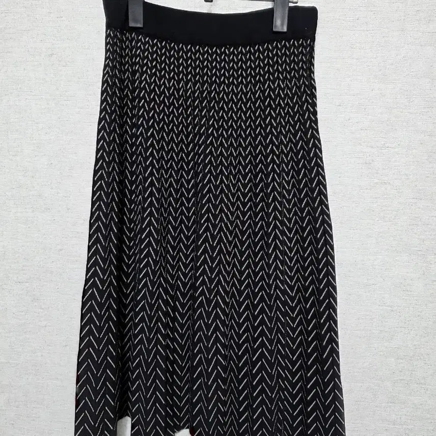[BUNJANG] Black Herringbone Pleated Skirt / 블랙 헤링본 패턴 플리츠 스커트