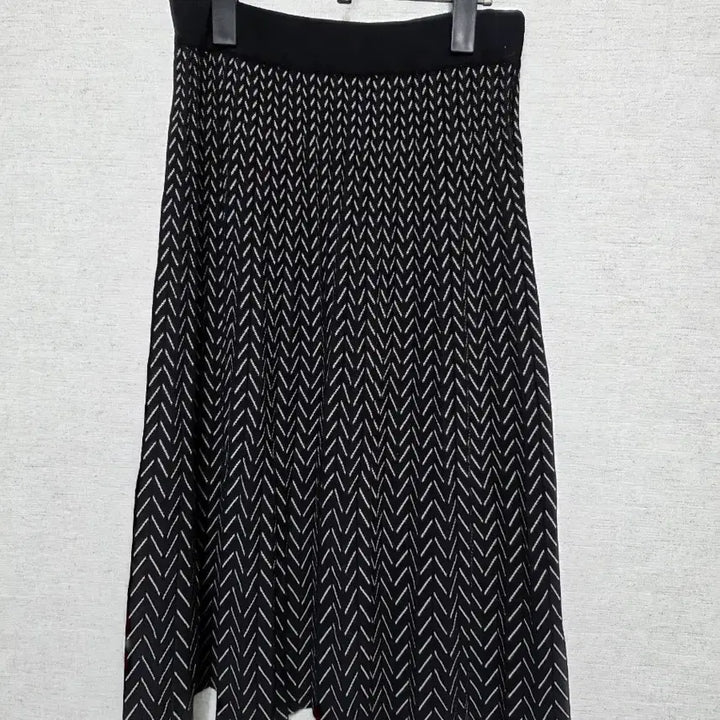 [BUNJANG] Black Herringbone Pleated Skirt / 블랙 헤링본 패턴 플리츠 스커트
