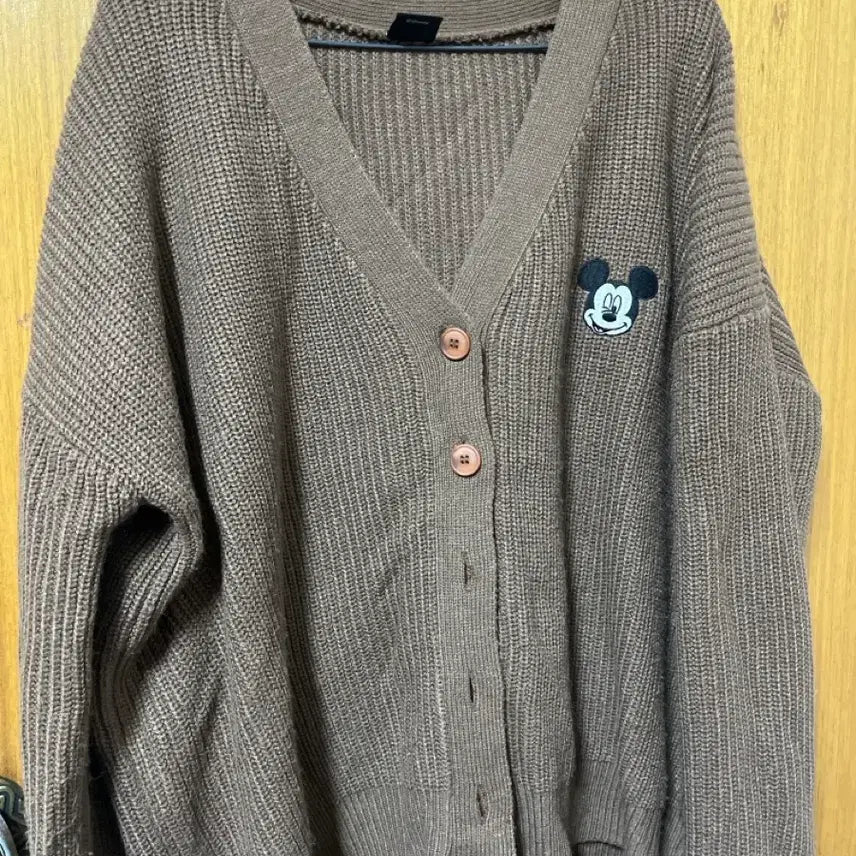 [BUNJANG] Disney Mickey Mouse Brown Knit Cardigan / 디즈니정품 미키마우스브라운 니트 가디건