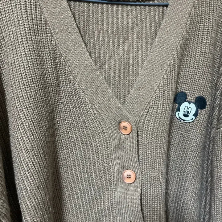 [BUNJANG] Disney Mickey Mouse Brown Knit Cardigan / 디즈니정품 미키마우스브라운 니트 가디건