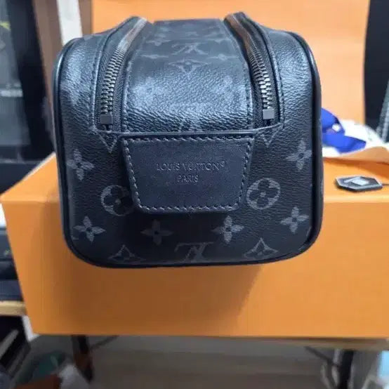 [BUNJANG] Louis Vuitton Monogram Shadow Dopp Kit / 루이비통 돕키트