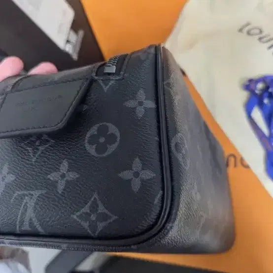 [BUNJANG] Louis Vuitton Monogram Shadow Dopp Kit / 루이비통 돕키트