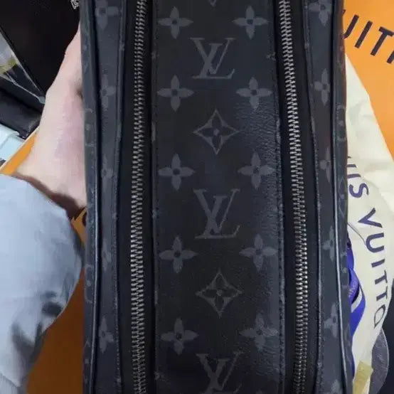 [BUNJANG] Louis Vuitton Monogram Shadow Dopp Kit / 루이비통 돕키트