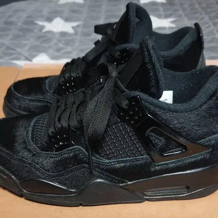 [BUNJANG] Jordan x Olivia Kim Retro 4 Sneakers Black (240) / (콜라보 제품) 조던4 올리비아킴 레트로 노커버 스니커즈 블랙 (240)