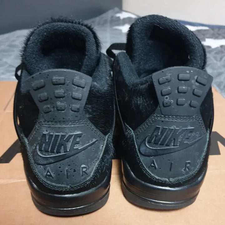 [BUNJANG] Jordan x Olivia Kim Retro 4 Sneakers Black (240) / (콜라보 제품) 조던4 올리비아킴 레트로 노커버 스니커즈 블랙 (240)