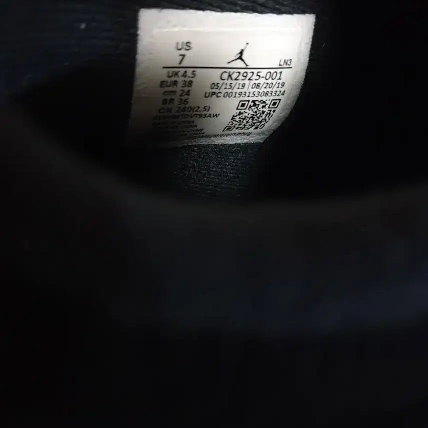 [BUNJANG] Jordan x Olivia Kim Retro 4 Sneakers Black (240) / (콜라보 제품) 조던4 올리비아킴 레트로 노커버 스니커즈 블랙 (240)