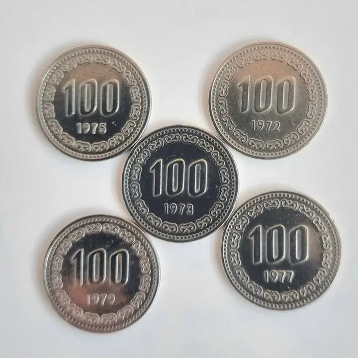 [BUNJANG] South Korean 100 Won Coins (1970s) / 한국 100원 동전 (1970년대)