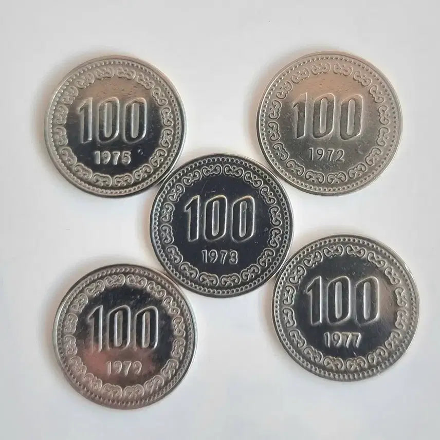 [BUNJANG] South Korean 100 Won Coins (1970s) / 한국 100원 동전 (1970년대)