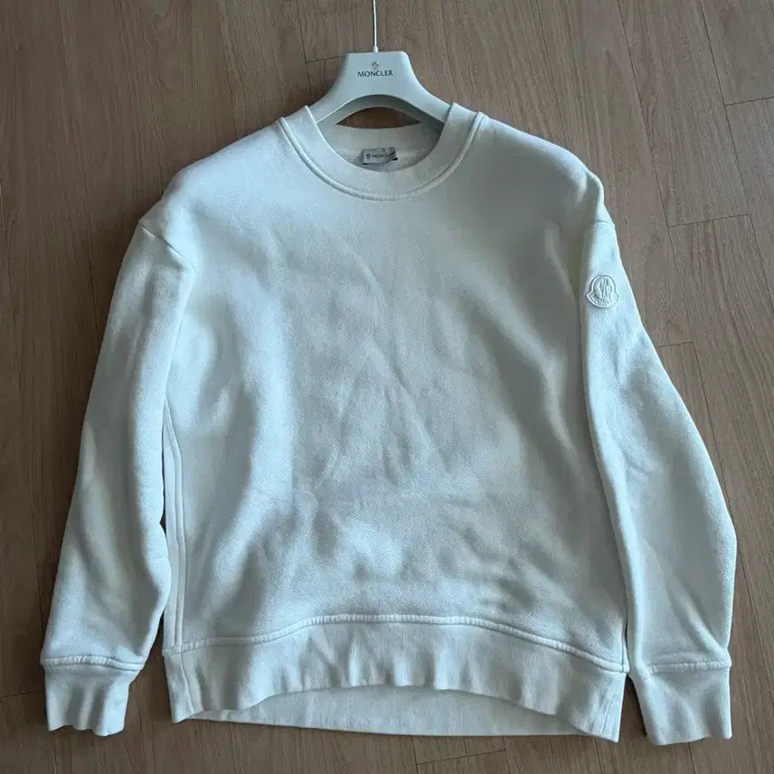 [BUNJANG] Moncler Logo Sweatshirt White 22FW / 몽클레르 로고 스웨트셔츠 화이트 22FW
