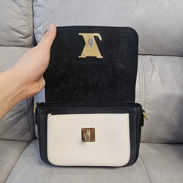 [BUNJANG] Louis Vuitton Lockme Tender Black Shoulder Bag / 루이비통 락미텐더 블랙 숄더백 크로스백