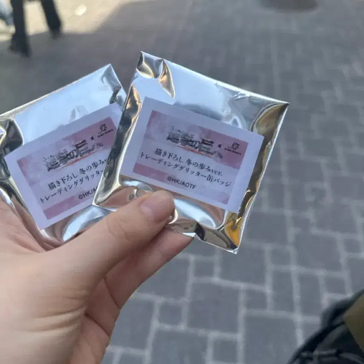 [BUNJANG] Attack on Titan Hanji Winter Glitter Can Badge / 진격의 거인 캔뱃지 한지