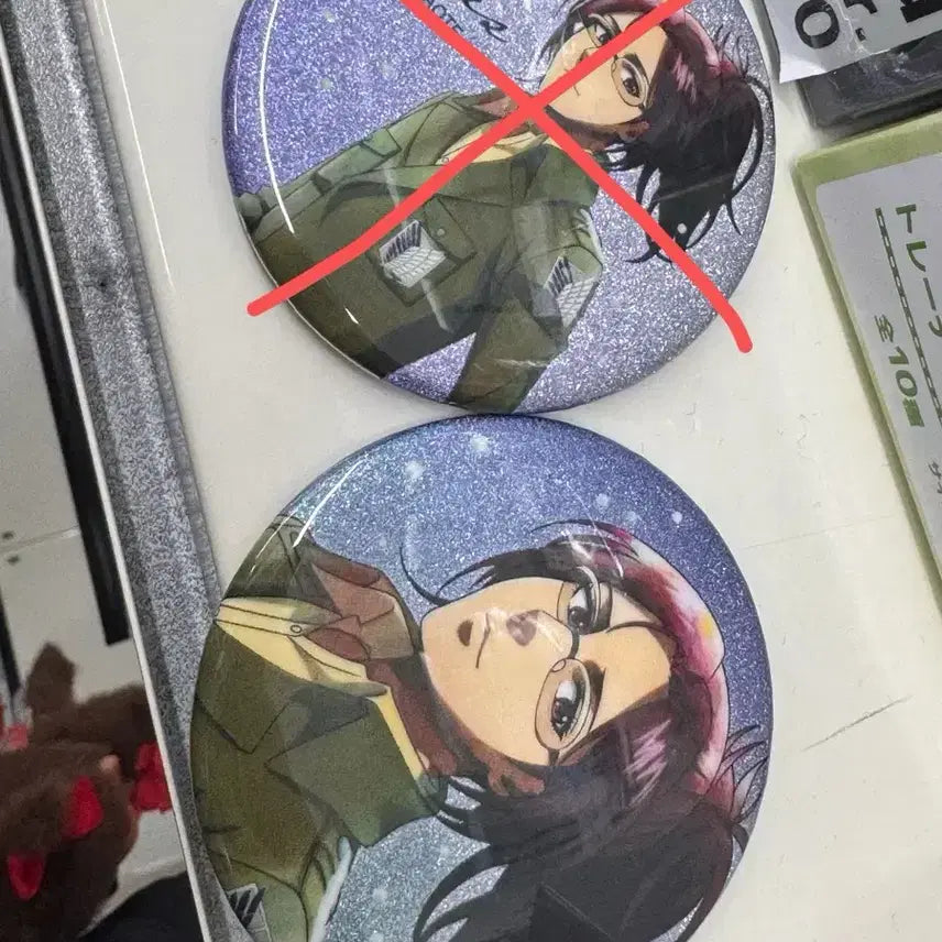 [BUNJANG] Attack on Titan Hanji Winter Glitter Can Badge / 진격의 거인 캔뱃지 한지