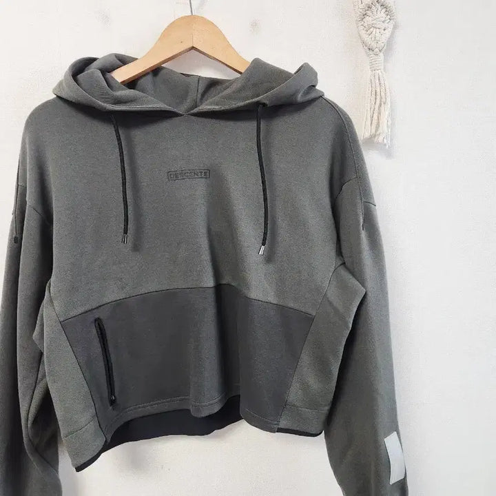 [BUNJANG] Descente Short Hoodie 90 (66-77) / 데상트 숏 후드티 90 (66-77)