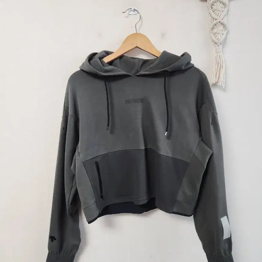 [BUNJANG] Descente Short Hoodie 90 (66-77) / 데상트 숏 후드티 90 (66-77)