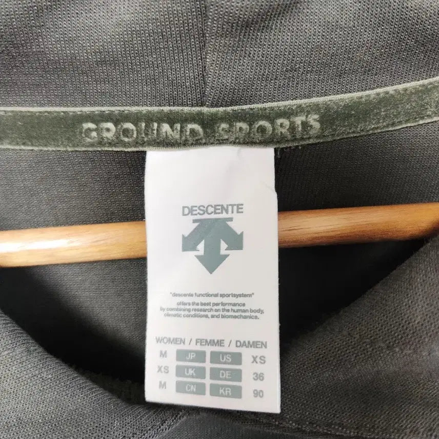 [BUNJANG] Descente Short Hoodie 90 (66-77) / 데상트 숏 후드티 90 (66-77)
