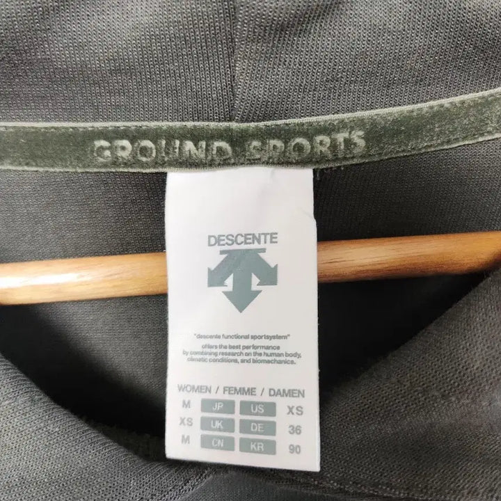 [BUNJANG] Descente Short Hoodie 90 (66-77) / 데상트 숏 후드티 90 (66-77)
