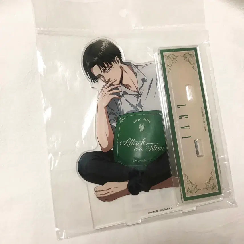 [BUNJANG] Attack on Titan Levi Relax Acrylic Stand / 진격의거인 리바이 휴식 릴렉스 빅 아크릴스탠드 쿠션 미개봉