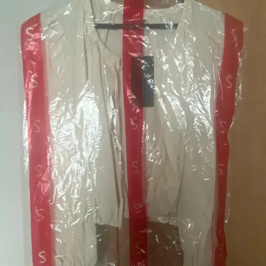 [SOLD OUT] 미쏘 리본 셔링 블라우스 크림