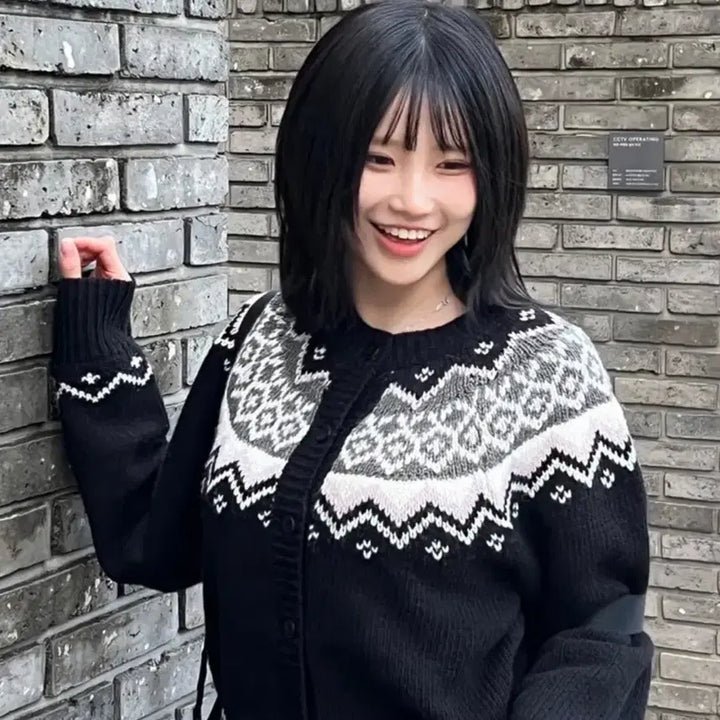 [BUNJANG] Rola Rola Cowichan Jacquard Knit Cardigan Black / 로라로라) 코위찬 자카드 니트 가디건 블랙