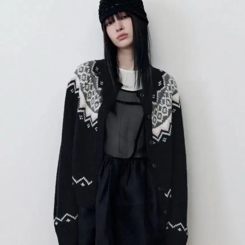[BUNJANG] Rola Rola Cowichan Jacquard Knit Cardigan Black / 로라로라) 코위찬 자카드 니트 가디건 블랙
