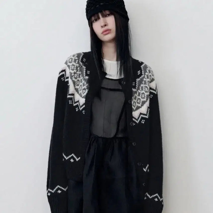 [BUNJANG] Rola Rola Cowichan Jacquard Knit Cardigan Black / 로라로라) 코위찬 자카드 니트 가디건 블랙