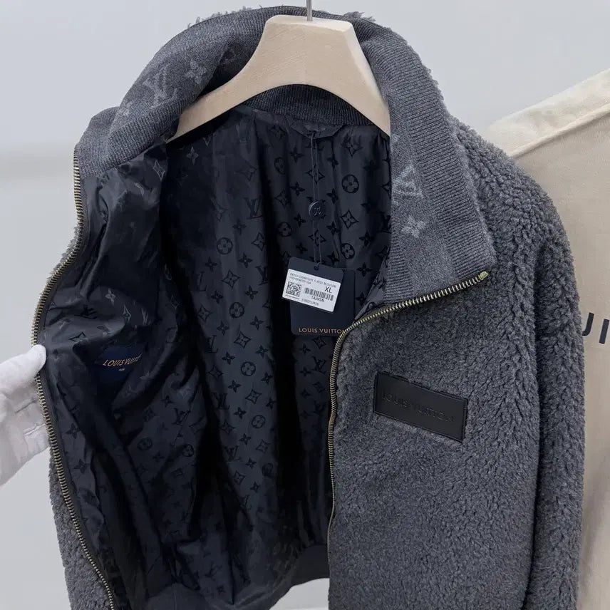 [BUNJANG] Louis Vuitton Leather Patch Fleece Blouson Jacket / [미사용/XL] 25FW 루이비통 레더패치 플리스 블루종 자켓