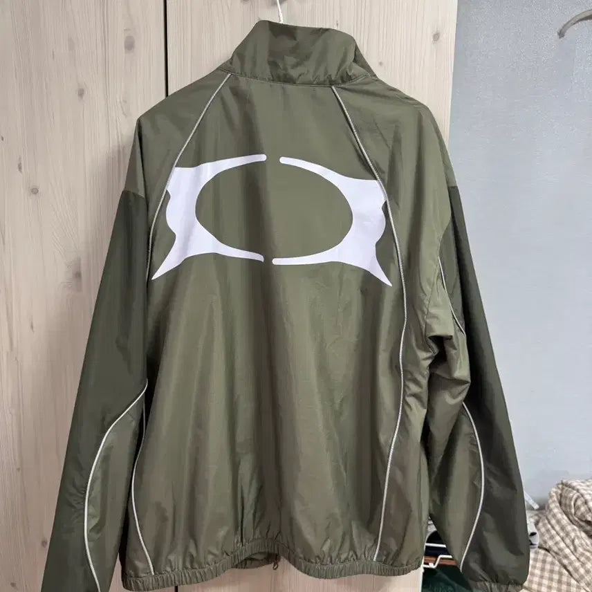 [SOLD OUT] 크리틱 카키 자켓(L) WORMHOLE LOGO JACKET