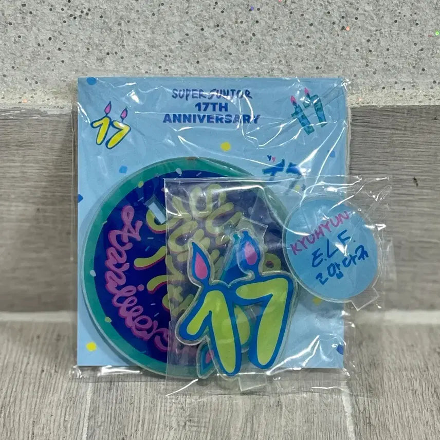 [BUNJANG] Super Junior Kyuhyun 17th Anniversary Acrylic Stand / 슈퍼주니어 17주년 아크릴 스텐드 규현버전 양도