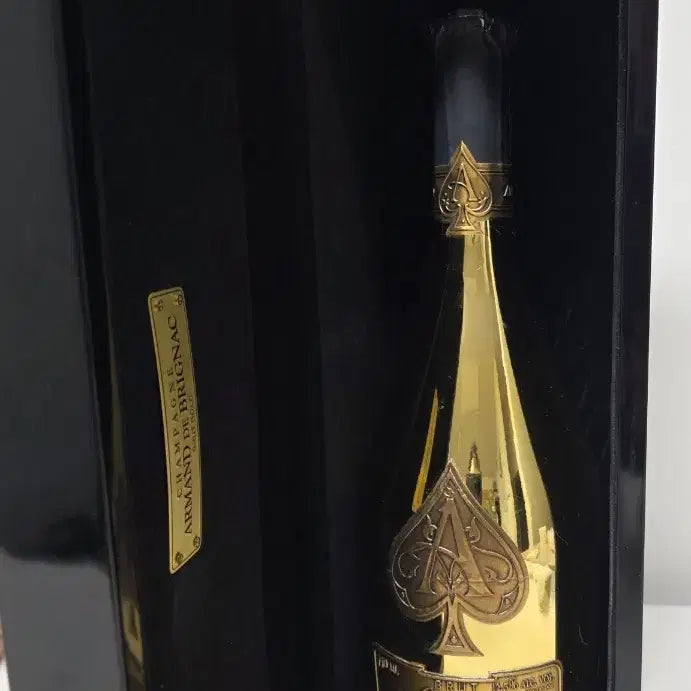 [BUNJANG] Unspecified Bottle Bottega Sparkling Wine / 아르망드 브리냑 골드 & 보테가 스파클링 공병