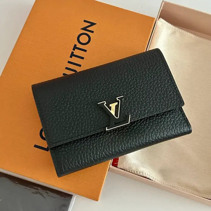 [BUNJANG] Louis Vuitton Capucines Compact Wallet Black / 루이비통 카퓌신 반지갑 블랙 카드지갑 정품 풀구성