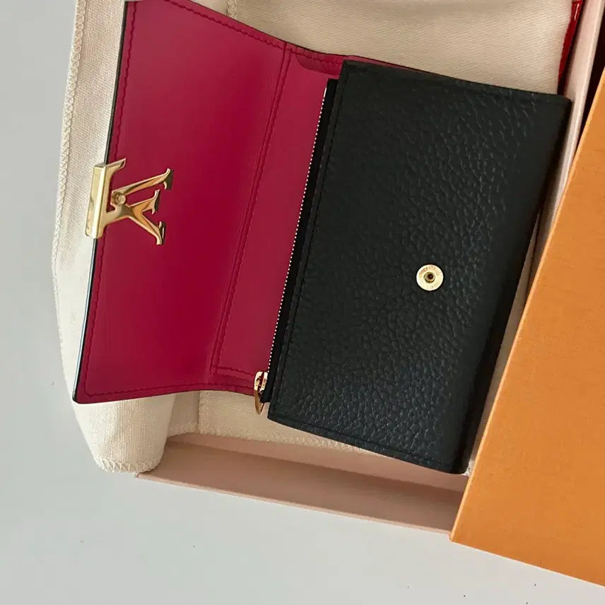 [BUNJANG] Louis Vuitton Capucines Compact Wallet Black / 루이비통 카퓌신 반지갑 블랙 카드지갑 정품 풀구성