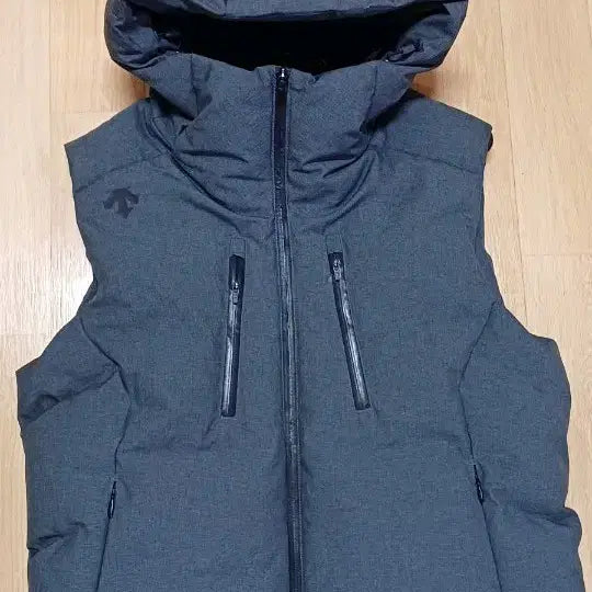[BUNJANG] Descente Training Duck Down Vest / 데상트 트레이닝 볼륨솔리드 덕다운 조끼