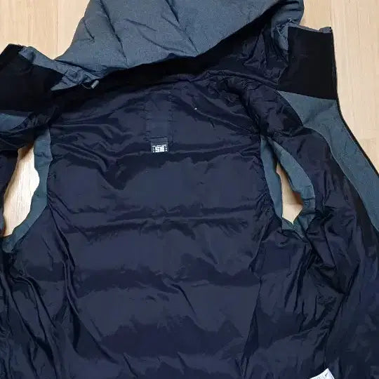 [BUNJANG] Descente Training Duck Down Vest / 데상트 트레이닝 볼륨솔리드 덕다운 조끼