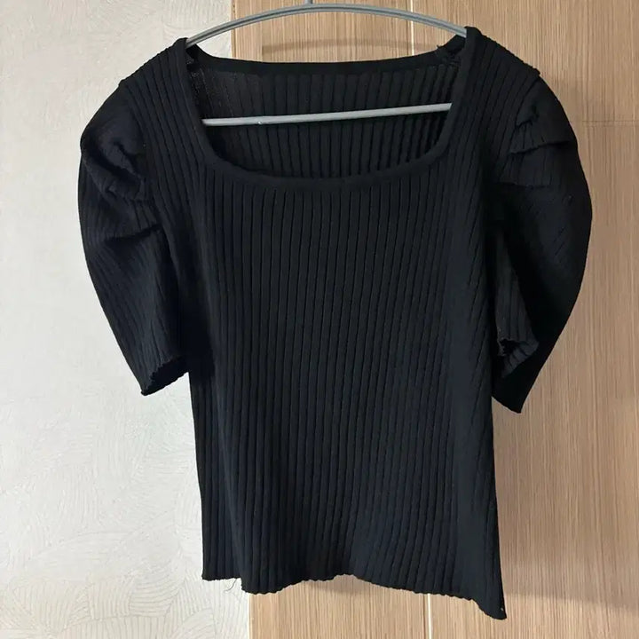 [BUNJANG] Black Puff Sleeve Ribbed Knit Top / 블랙 퍼프 골지 반팔 티