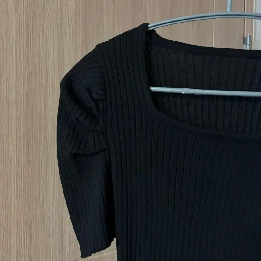 [BUNJANG] Black Puff Sleeve Ribbed Knit Top / 블랙 퍼프 골지 반팔 티