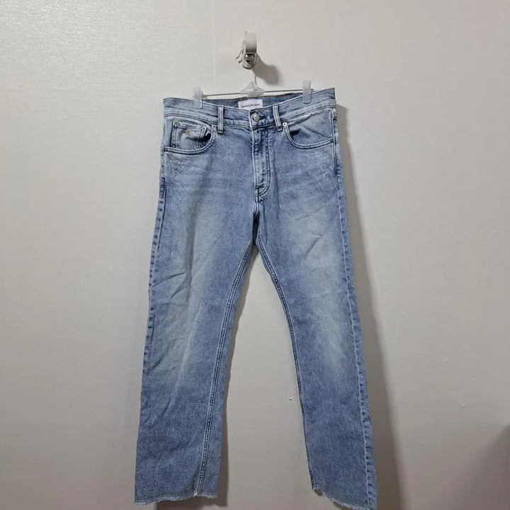 [BUNJANG] Calvin Klein Men's Light Wash Jeans (Size 30) / 캘빈 클라인 남성 연청바지 30 (c자78)