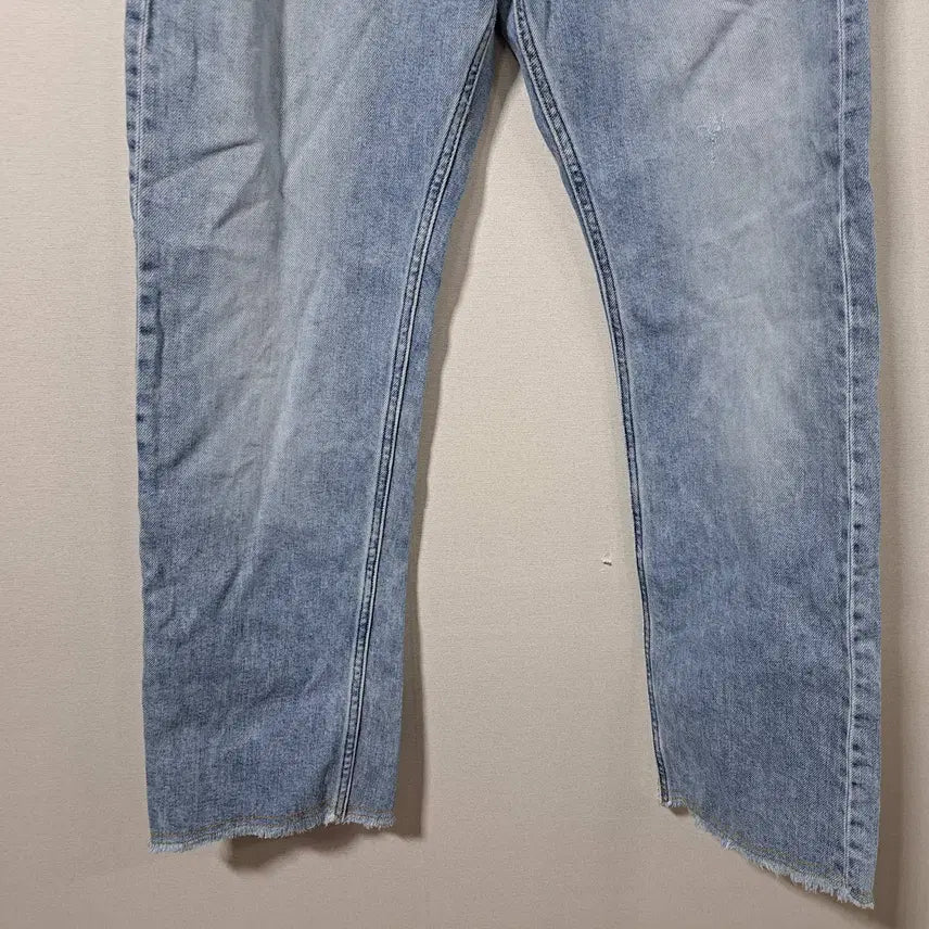 [BUNJANG] Calvin Klein Men's Light Wash Jeans (Size 30) / 캘빈 클라인 남성 연청바지 30 (c자78)