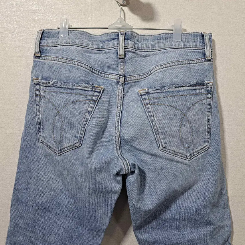 [BUNJANG] Calvin Klein Men's Light Wash Jeans (Size 30) / 캘빈 클라인 남성 연청바지 30 (c자78)
