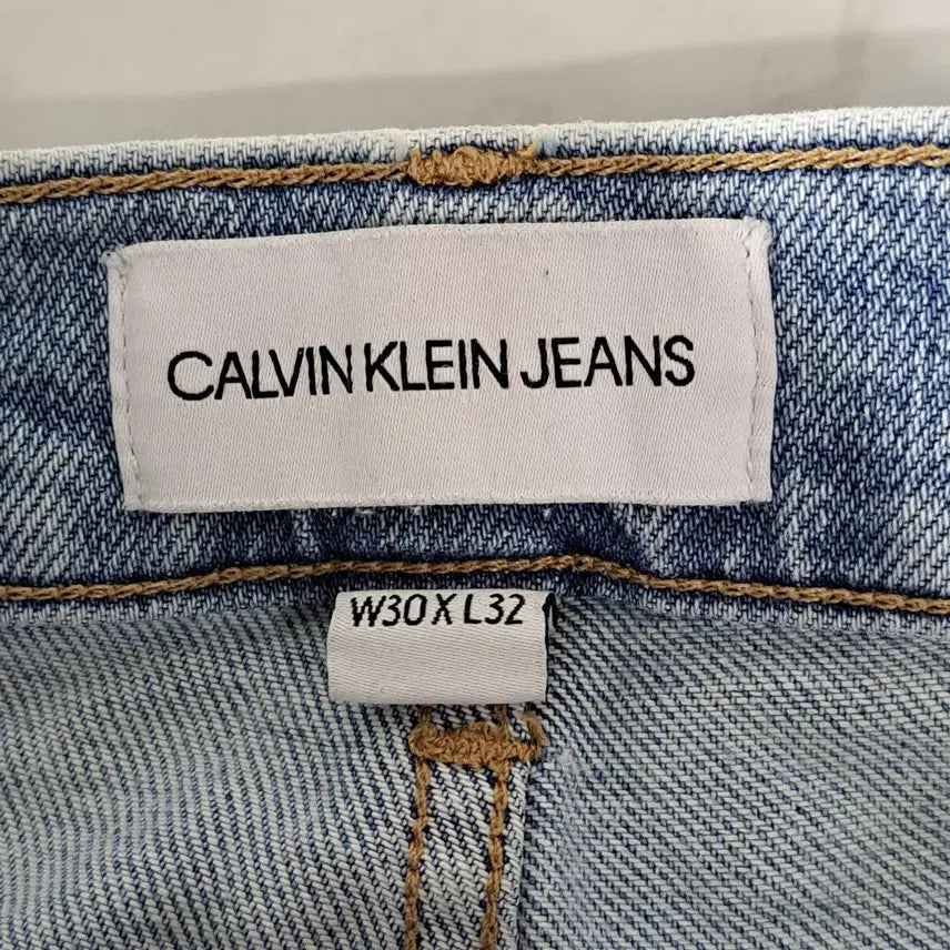 [BUNJANG] Calvin Klein Men's Light Wash Jeans (Size 30) / 캘빈 클라인 남성 연청바지 30 (c자78)