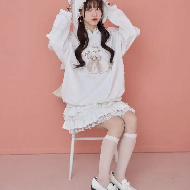 [BUNJANG] ROJITA Ribbon Cat Hooded Sweatshirt / 로지타 ROJITA 리본 캣 맨투맨 후드 티셔츠