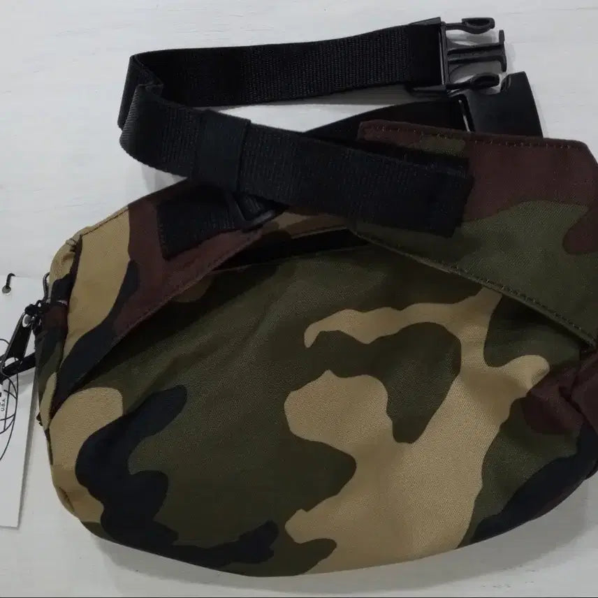 [BUNJANG] Eastpak Sling Bag 4.5L / 이스트팩 힙색 슬링백 4.5L