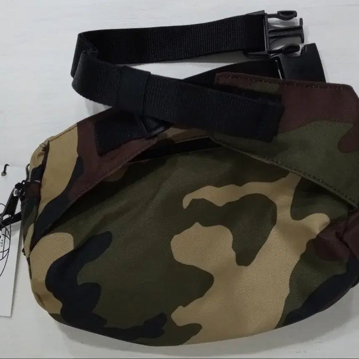 [BUNJANG] Eastpak Sling Bag 4.5L / 이스트팩 힙색 슬링백 4.5L