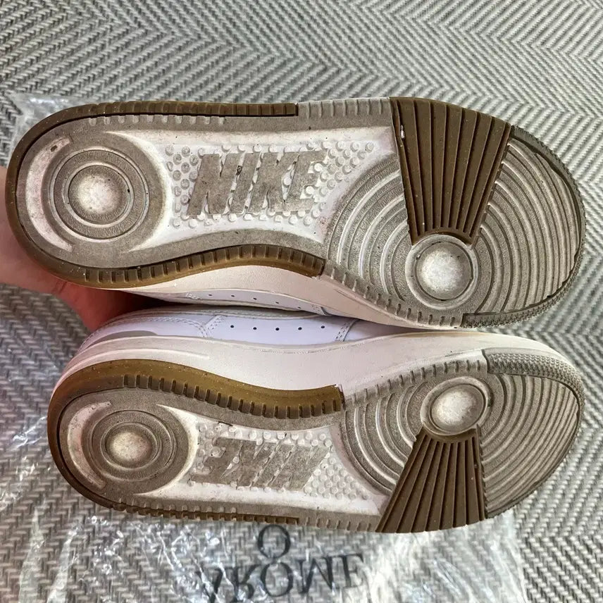 [BUNJANG] Nike Gamma Force Sneakers (Size 235) / 나이키 감마포스 운동화 235 사이즈