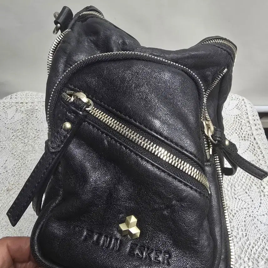 [BUNJANG] Finessker Leather Shoulder Bag / 핀에스커 가죽 숄더백