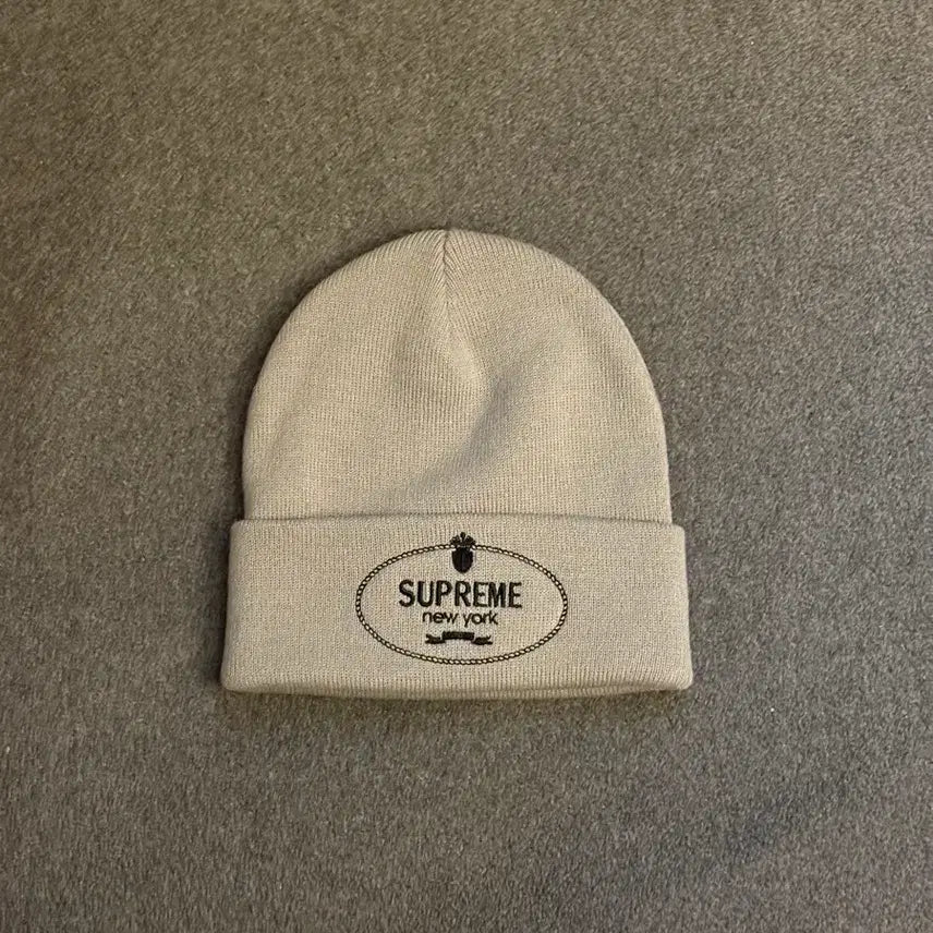 [BUNJANG] Supreme Crest Beanie Gray / 슈프림 크레스트 비니 그레이 - 24FW