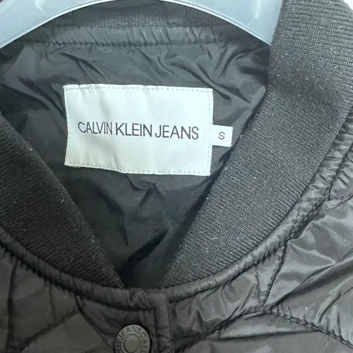 [BUNJANG] Calvin Klein Quilted Bomber Jacket / 캘빈클라인 블랙 퀼팅 봄버 자켓