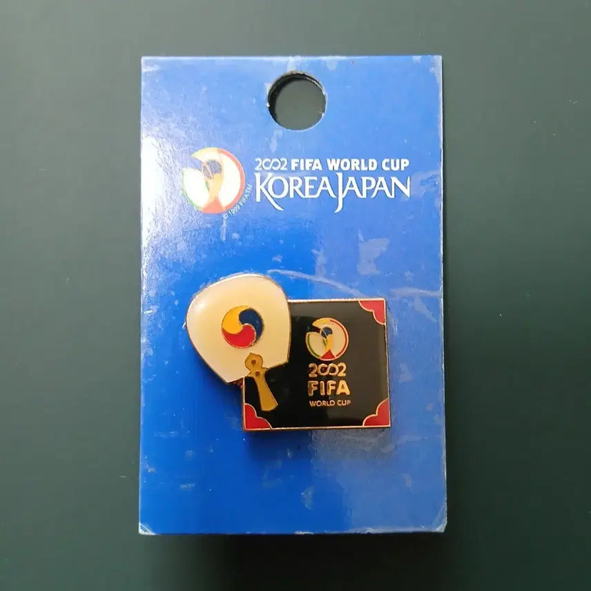 [BUNJANG] 2002 FIFA World Cup Korea/Japan Commemorative Badge / 2002 FIFA 월드컵 한국/일본 기념 뱃지