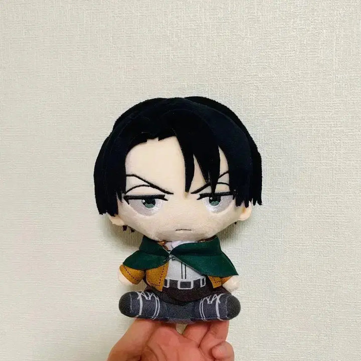 [BUNJANG] Attack on Titan Levi Plush Doll, Look-up Acrylic Stand, Keyring, and Can Badge Set / 진격의거인 리바이 누이 인형 진격거 룩업 아크릴스탠드 키링 캔뱃지